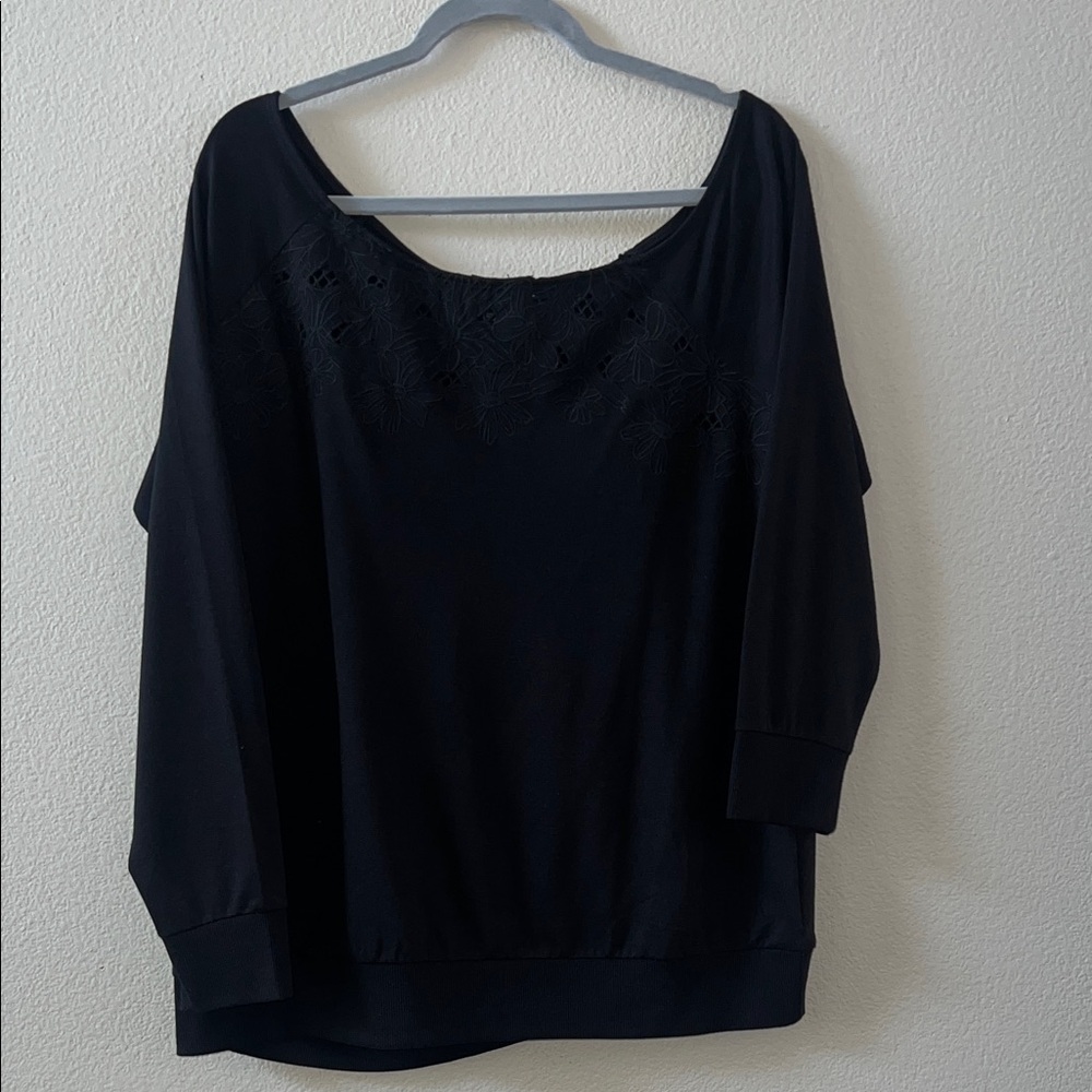 Torrid black off the shoulder floral embellished long sleeve top. Size 1X NWOT